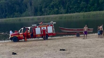 Corpo de Bombeiros trabalhando no resgate do corpo