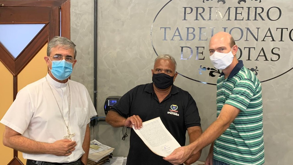 Santuário São Judas Tadeu recebe escritura do terreno em Ipatinga