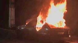 Carro pega fogo no Caladinho, em Fabriciano