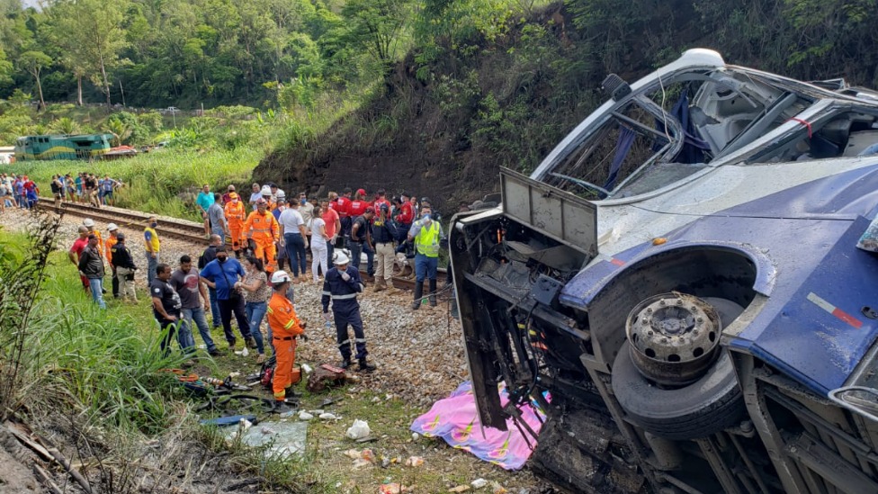 Acidente com ônibus deixa vários mortos