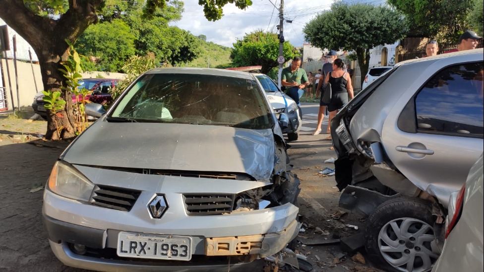 Perseguição termina com acidente em Timóteo
