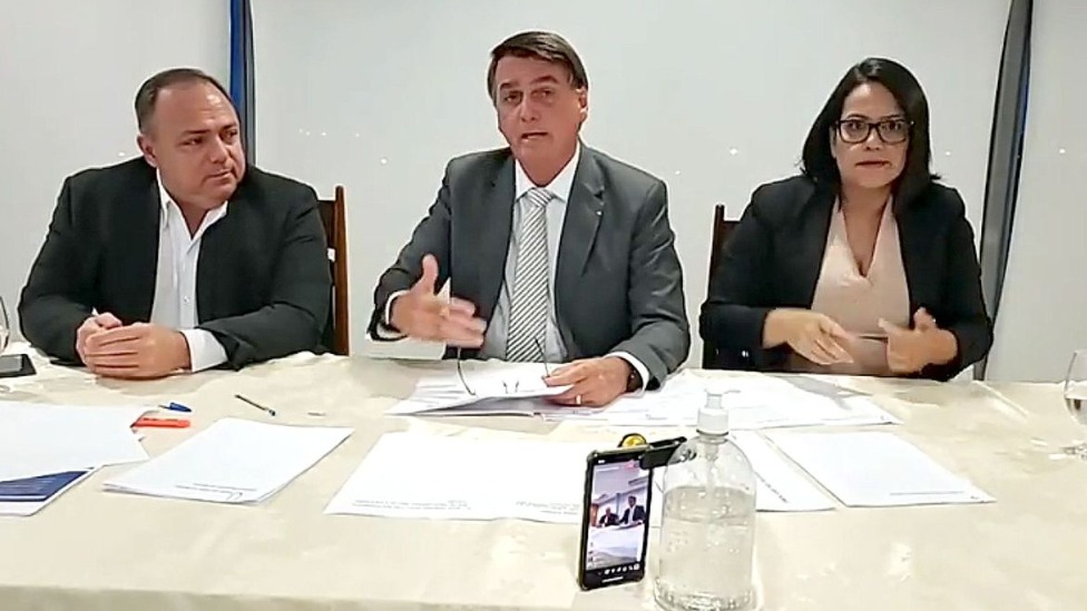 bolsonaro, pazuello e intérprete