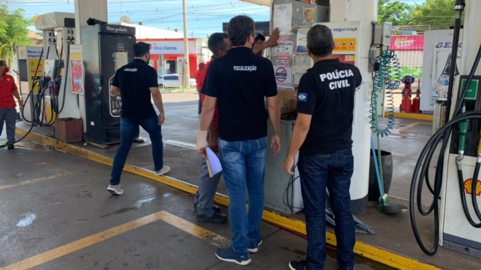 policia civil em posto 