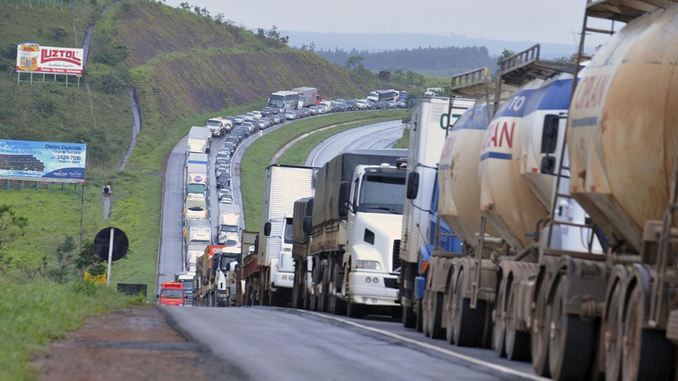 Transportadores de combustíveis deverão paralisar trabalhos em MG a partir de amanhã (25)