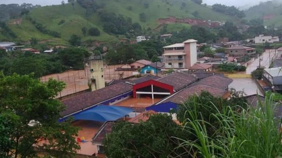 Desmoronamento e inundações durante chuva em Santa Maria de Itabira