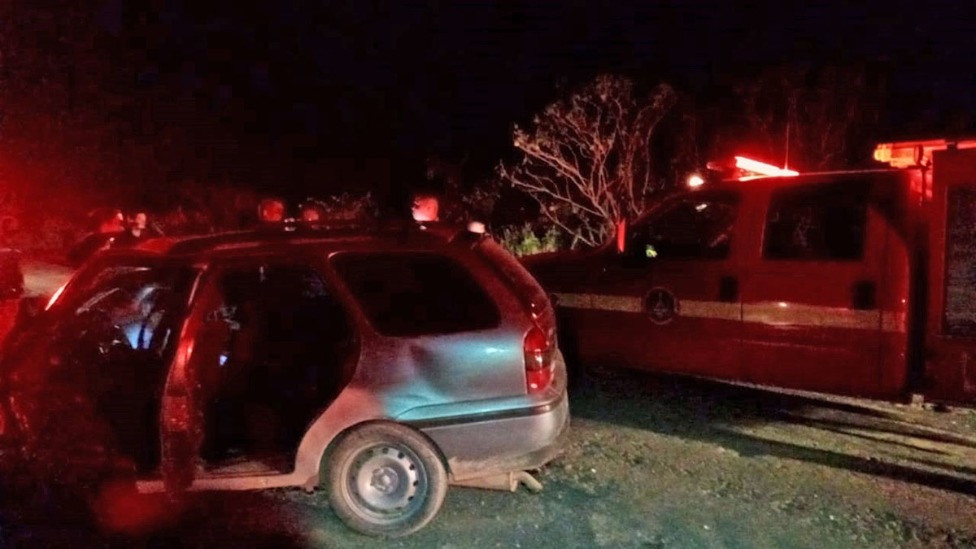 Vítimas de acidente entre dois carros e um caminhão são socorridas ao HMC, em Ipatinga