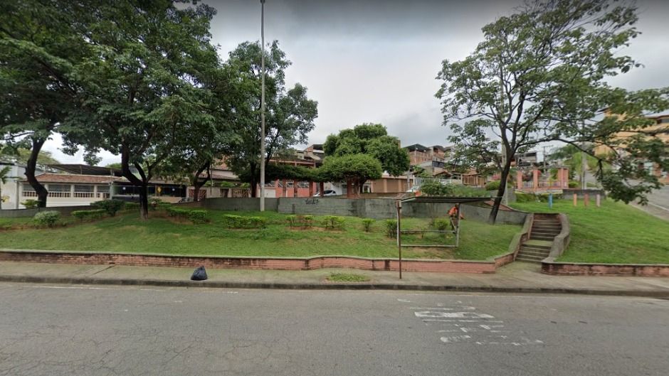 rua Raimundo Correa, bairro Ideal, em Ipatinga-MG