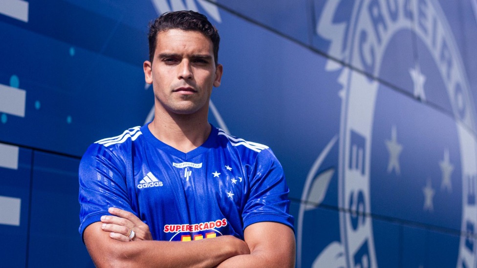 Jean aciona Cruzeiro na Justiça e pede mais de R$ 1 milhão