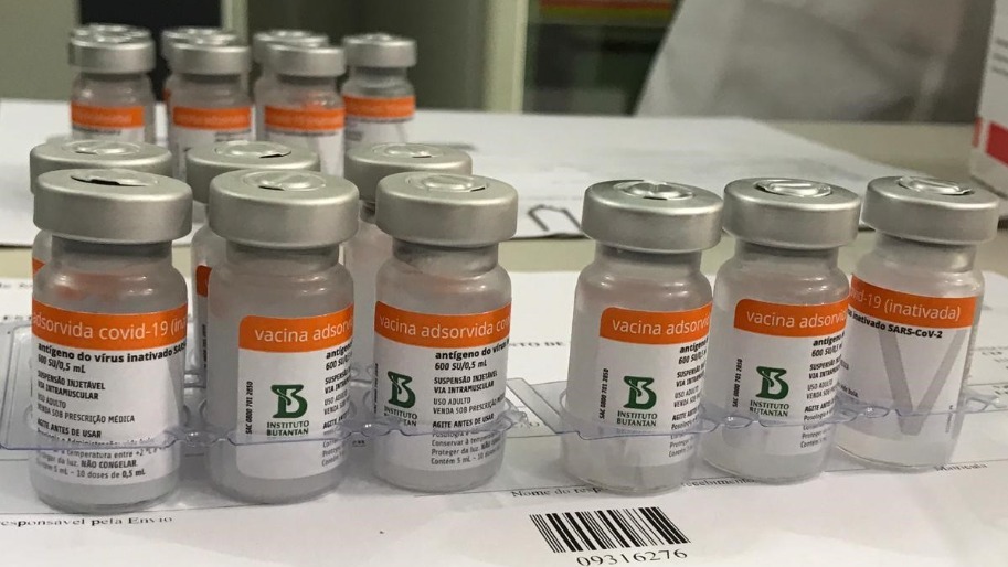 Governo de Minas negocia compra de 20 milhões de doses de vacina