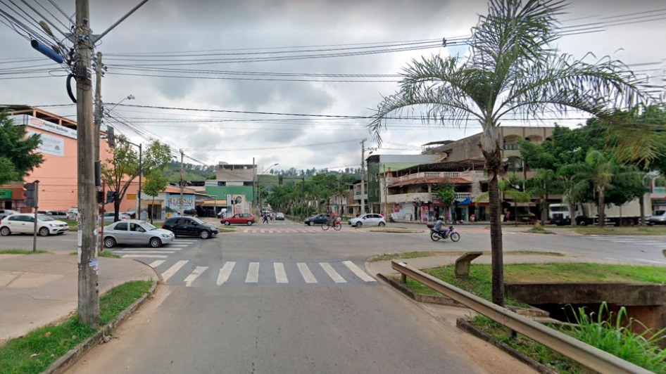 esquina da avenida José Candido de Meire com a avenida Alberto Geovanini, no bairro Bethania