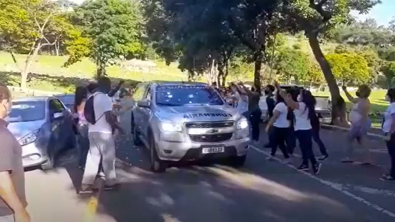 Enfermeira é homenageada por família, amigos e colegas de trabalho
