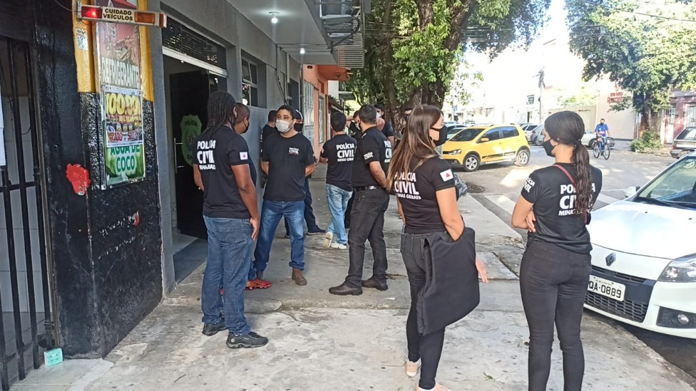 policiais