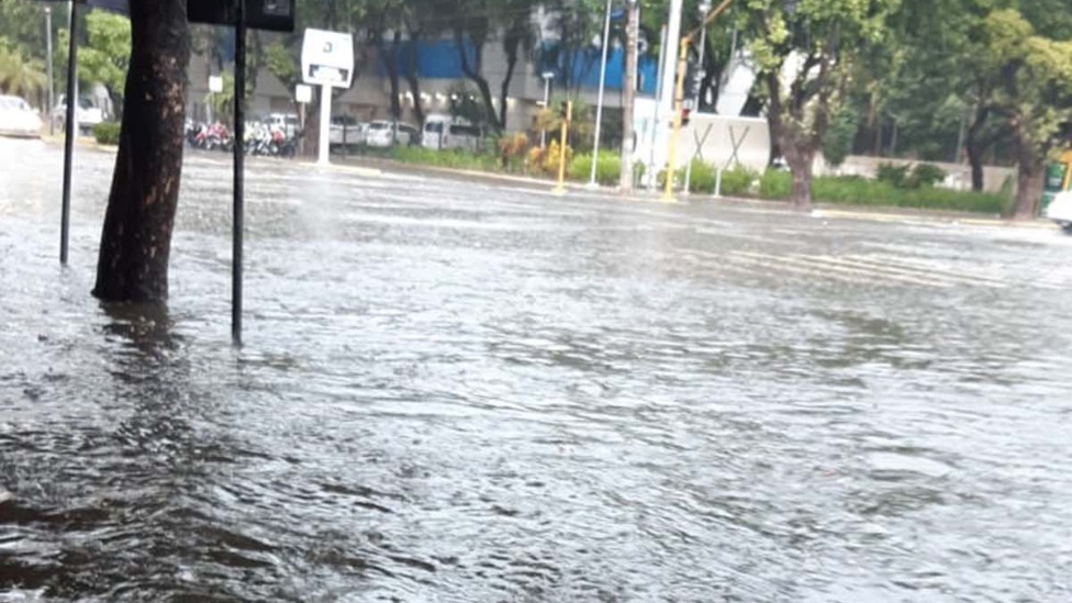Temporal causa estragos e assusta moradores em Governador Valadares