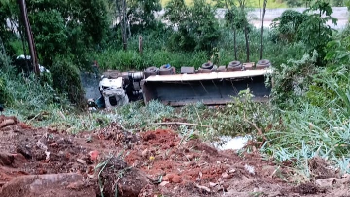 carreta tombada 