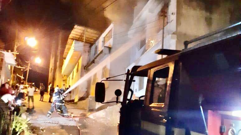 Idoso morre em incêndio em Caratinga; esposa se salva