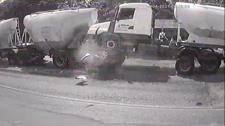 Família morre esmagada por carreta na BR-316; veja o vídeo