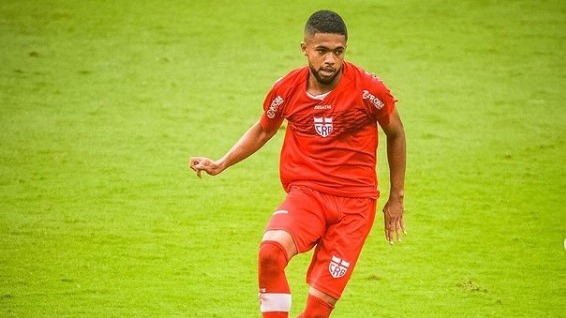 Ipatinga lança nova camisa e confirma contratação de lateral direito