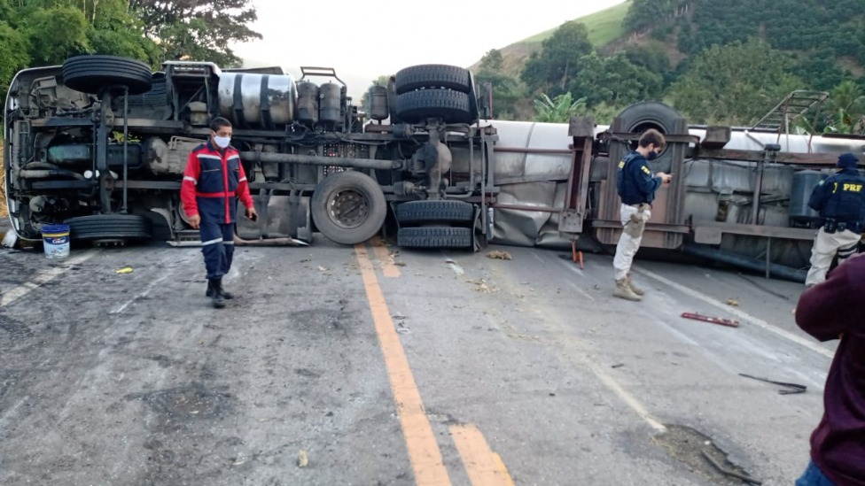 carreta tombada