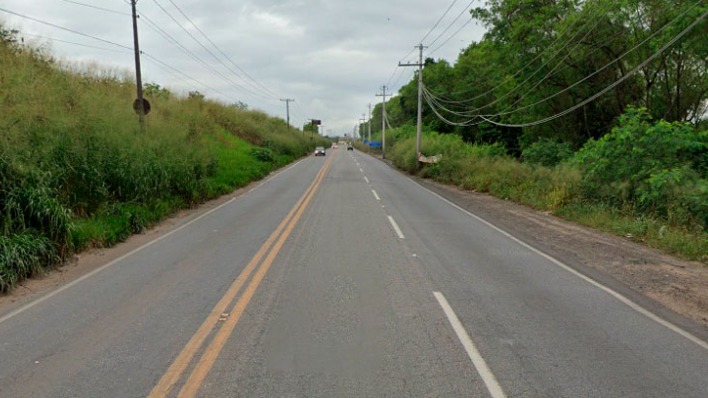 Jovem dorme ao volante e carro bate em barranco no Vale do Aço