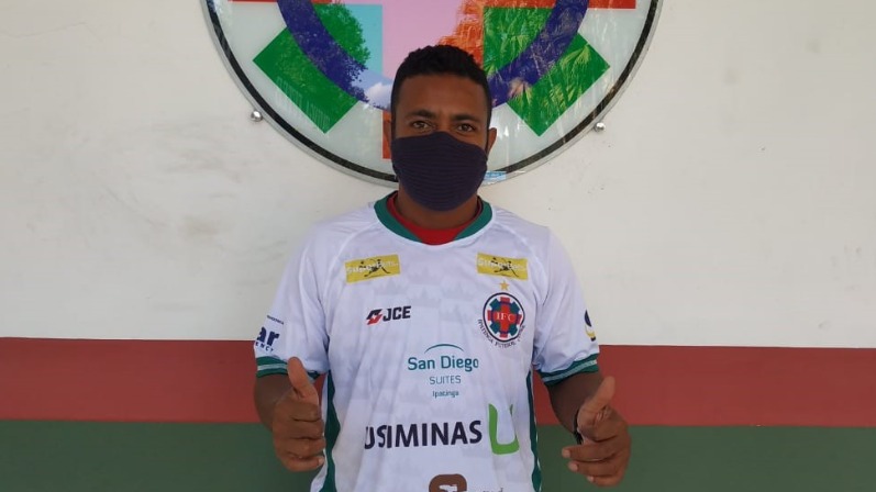 Augusto Recife vestindo a camisa do Ipatinga FC
