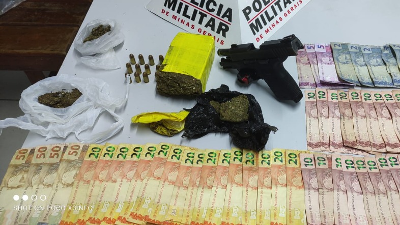 Polícia encontra arma, munições, drogas e dinheiro durante operação em Ipatinga