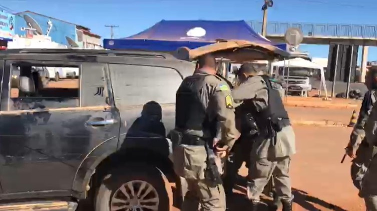 policiais