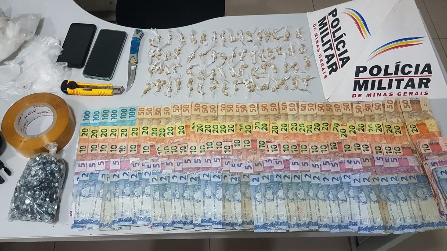 Drogas e dinheiro localizados