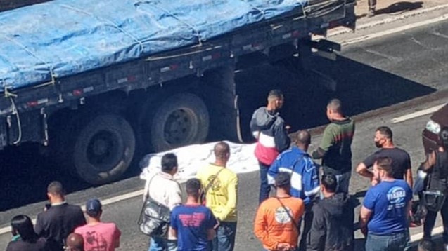 Motociclista esmagado em Caratinga