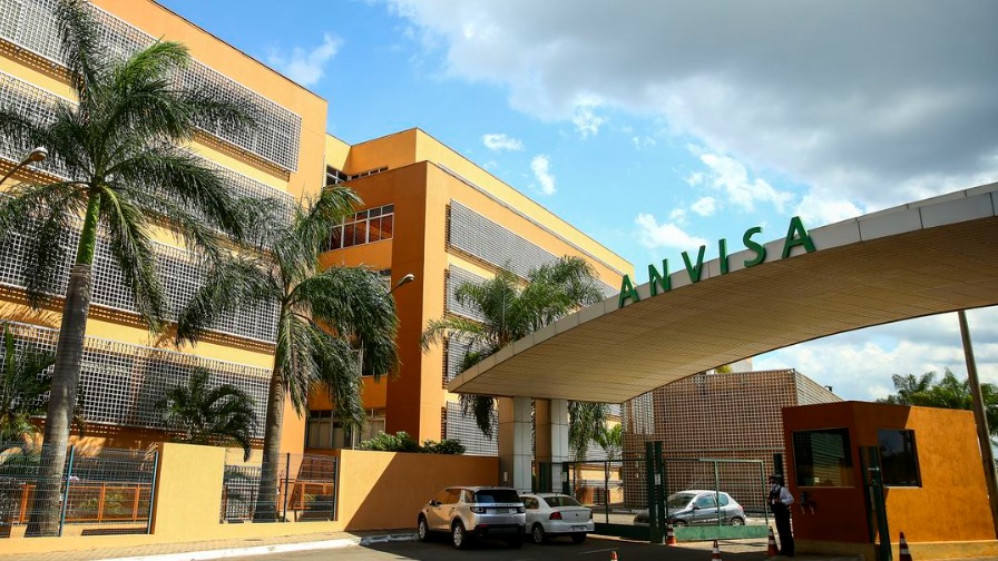 Anvisa alerta sobre casos raros de Guillain-Barré após vacinação