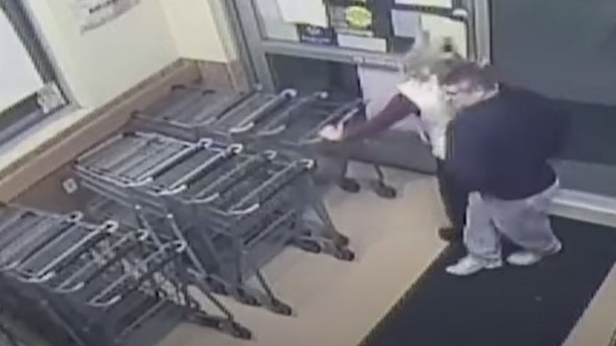 Homem é condenado por injetar sêmen em mulher nos EUA; veja o vídeo
