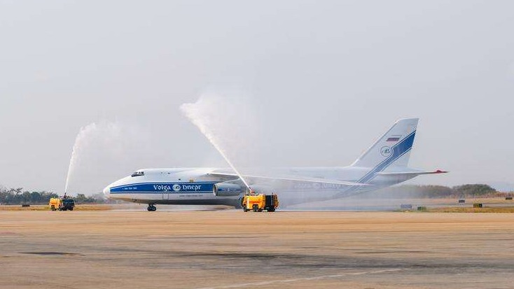 Segundo maior avião do mundo pousa em Minas com maquinário de 51 toneladas; veja vídeo