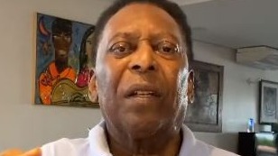 Pelé segue internado em UTI em São Paulo após retirada de tumor