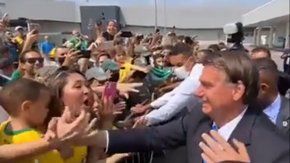 Em visita, Bolsonaro anuncia R$, 2,8 bi para metrô de BH e investimentos para Centro de Vacinas