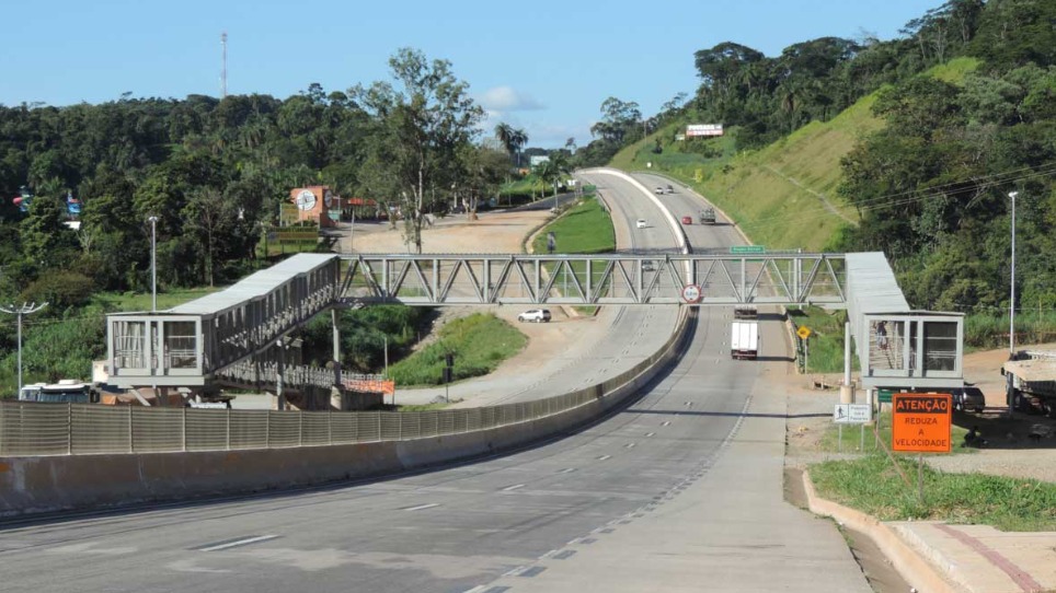 Passarelas dão segurança para pedestres na BR-381/MG 