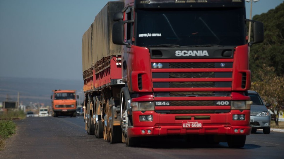 Sancionada a lei que altera tolerância no excesso de peso de caminhões