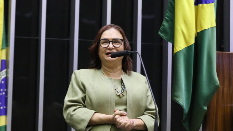 Comissão aprova projeto de deputada petista que aumenta lista de comentarios considerados crimes na internet 