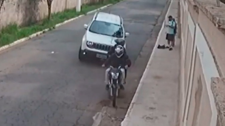 Assaltantes atropelados