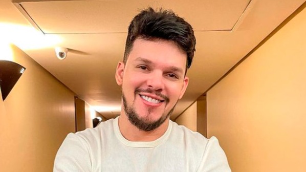 Cantor sertanejo
