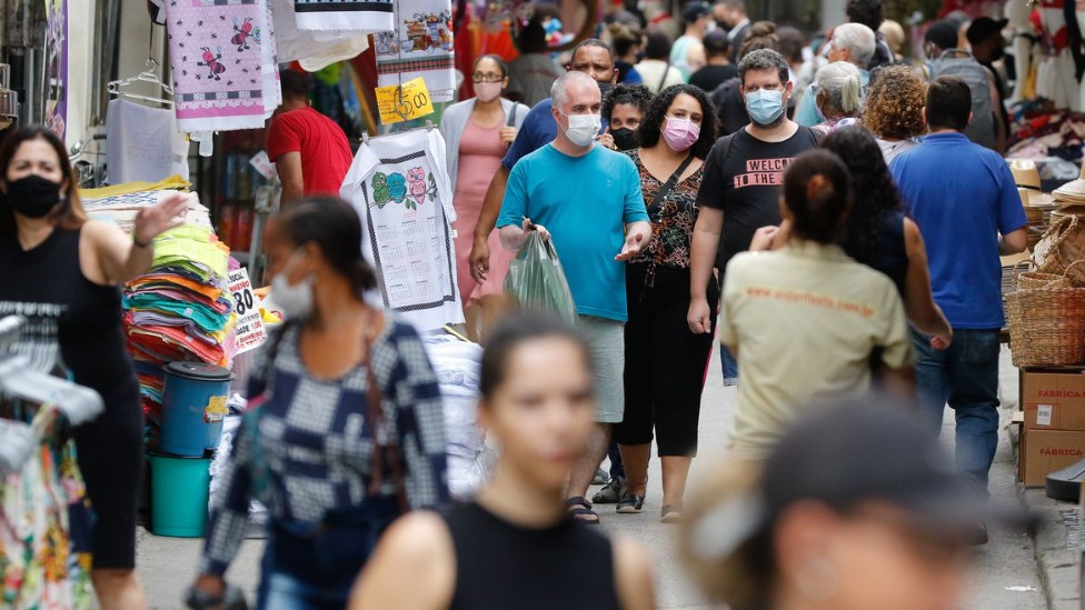 Covid-19: país tem 21,8 milhões de casos e quase 608 mil mortes