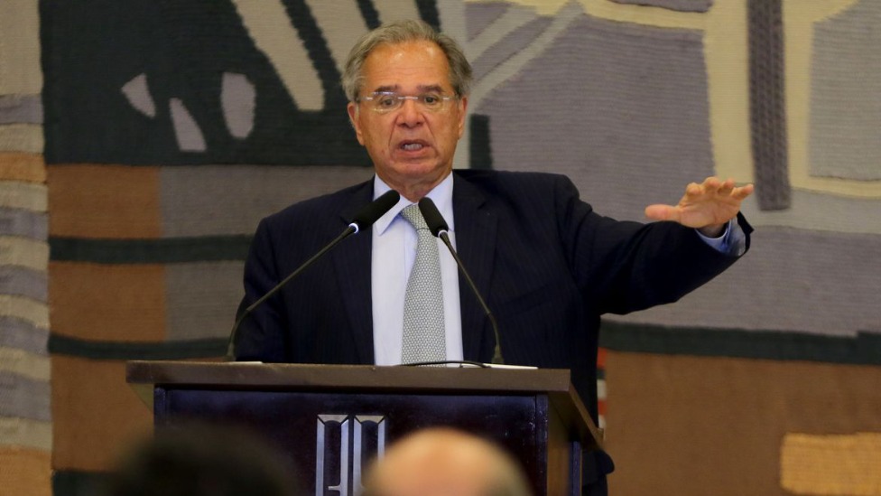 Dólar alto estimula investimentos no país, diz ministro
