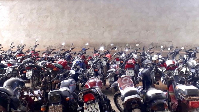 Motos