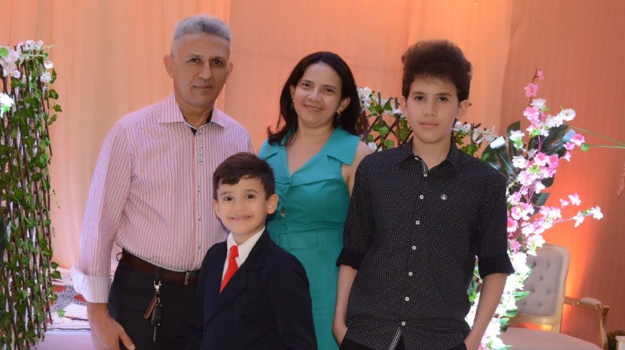 Adolescente mata própria família