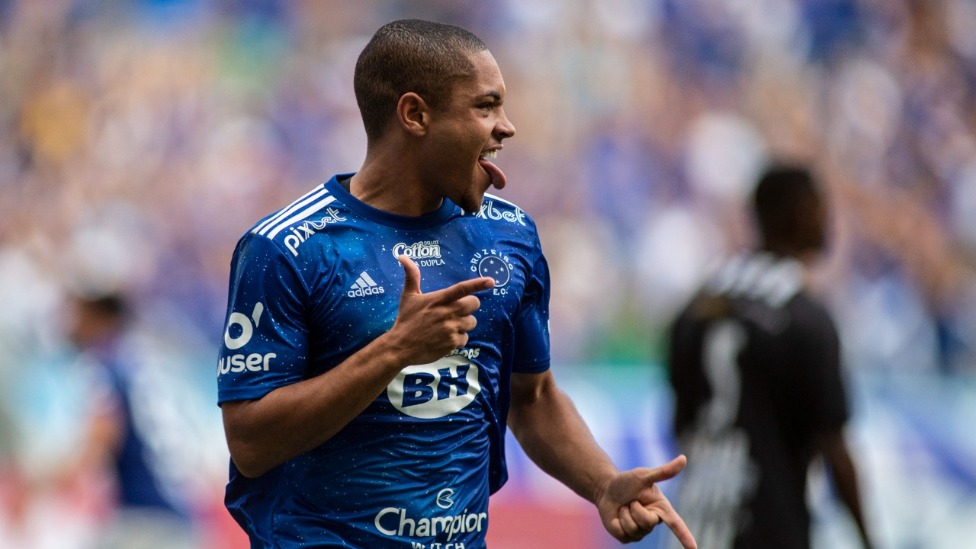 vitor roque