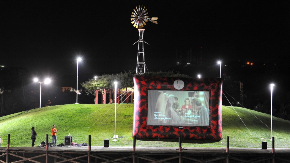 Cinemão na Praça