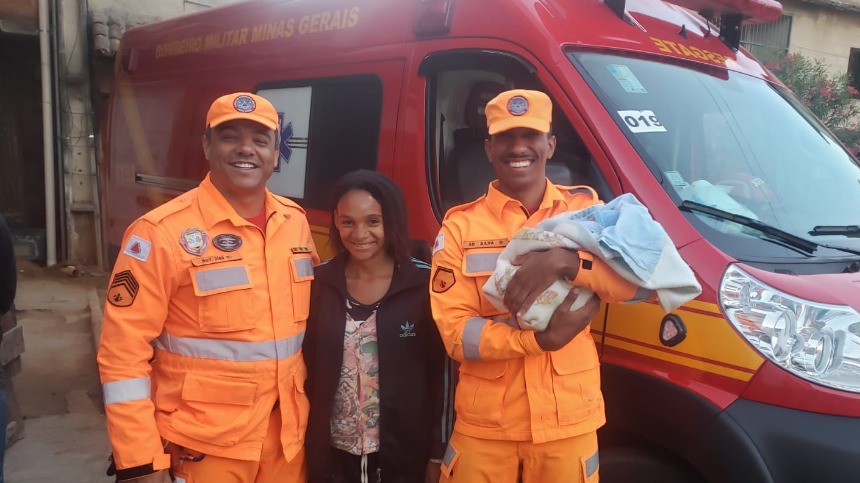 Bombeiros realizam parto durante atendimento