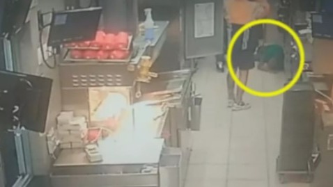 Atendente do McDonald’s baleado por bombeiro perde um rim