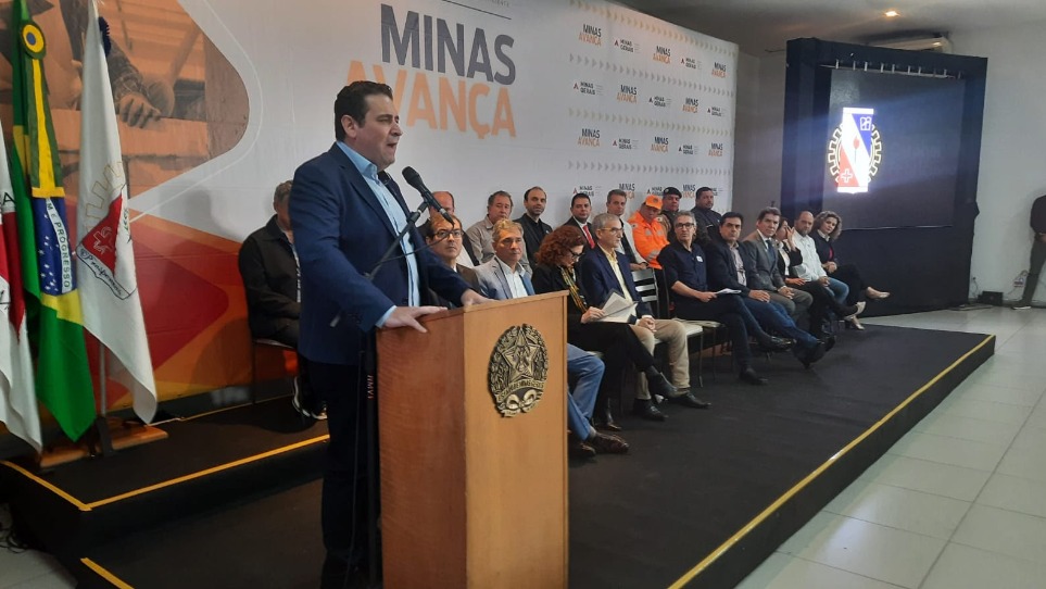 Dr. Marcos Vinicius em encontro com o governador Romeu Zema. Foto: Associação Mineira de Munícipios