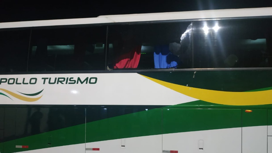 Ônibus apedrejado no Ipatingão