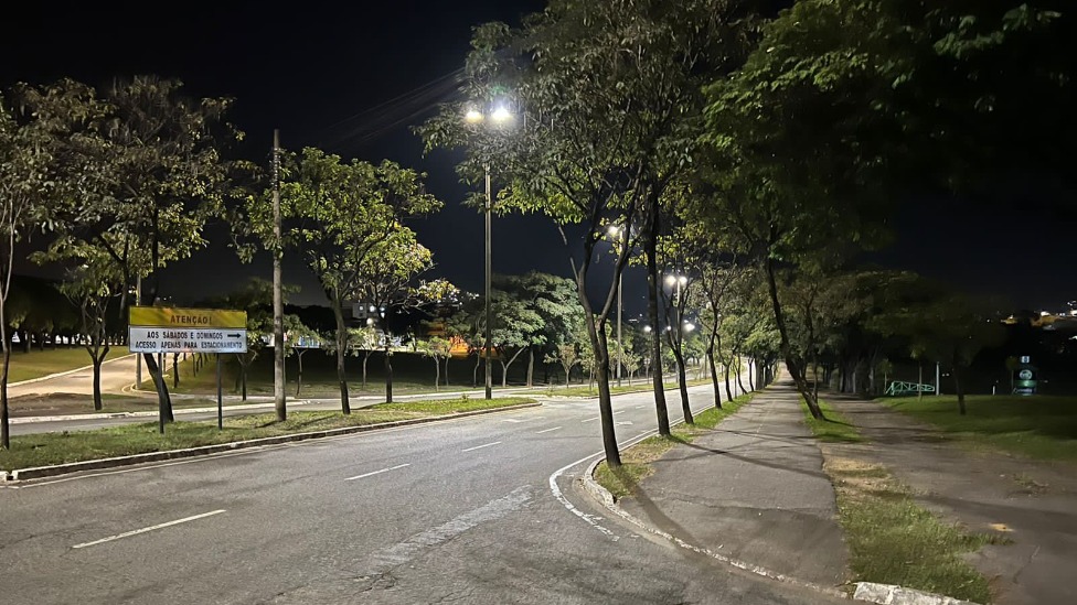 Atual iluminação da Avenida Burle Marx. Foto: Divulgação/Prefeitura de Ipatinga