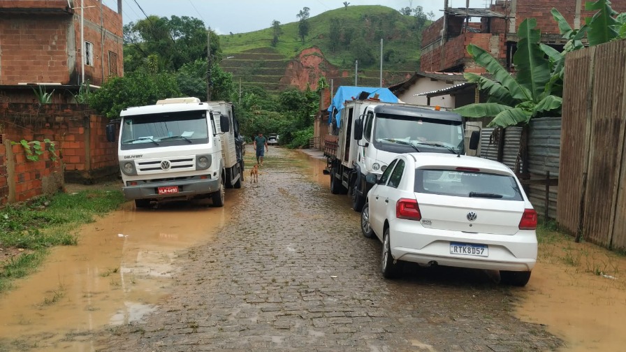 Rua alagada em Timóteo